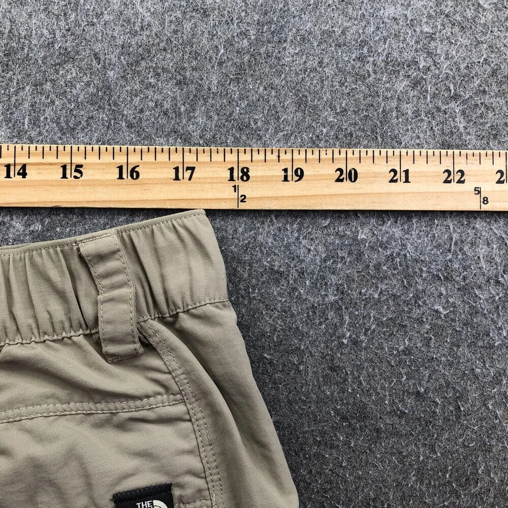 The North Face Shorts Mens Large Beige Cargo Nylon 10 Inseam Quick Dry Outdoor